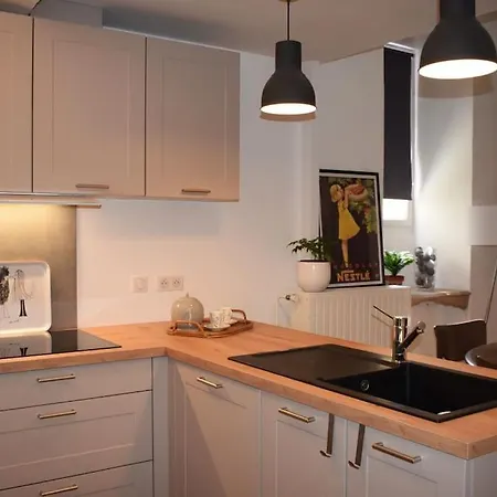 Апартаменты Avec Acces Piscine Et Jardin Dans Particulier *